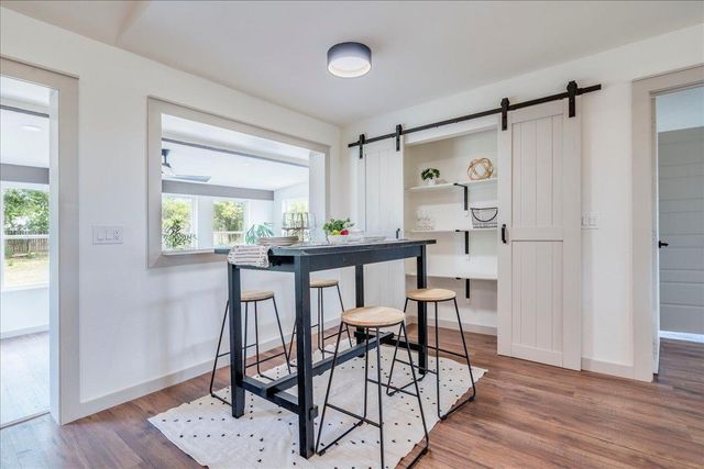 1102 N Austin Ave, Georgetown, TX 78626