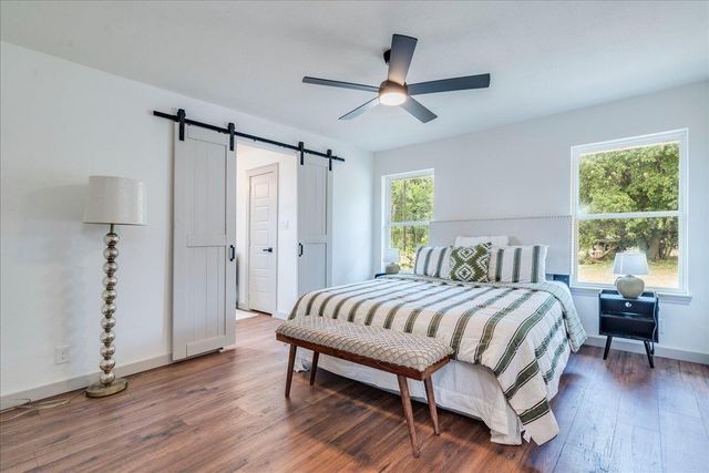 1102 N Austin Ave, Georgetown, TX 78626