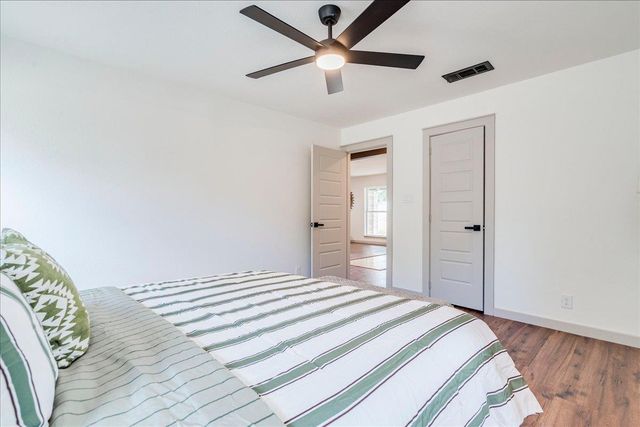 1102 N Austin Ave, Georgetown, TX 78626