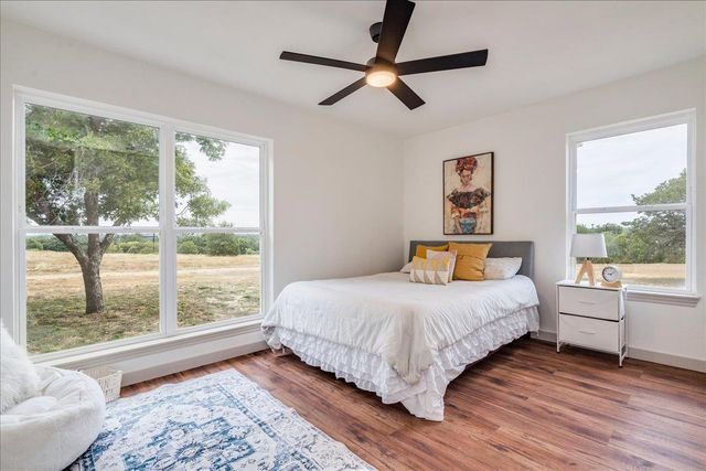 1102 N Austin Ave, Georgetown, TX 78626