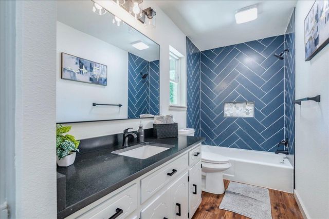 1102 N Austin Ave, Georgetown, TX 78626