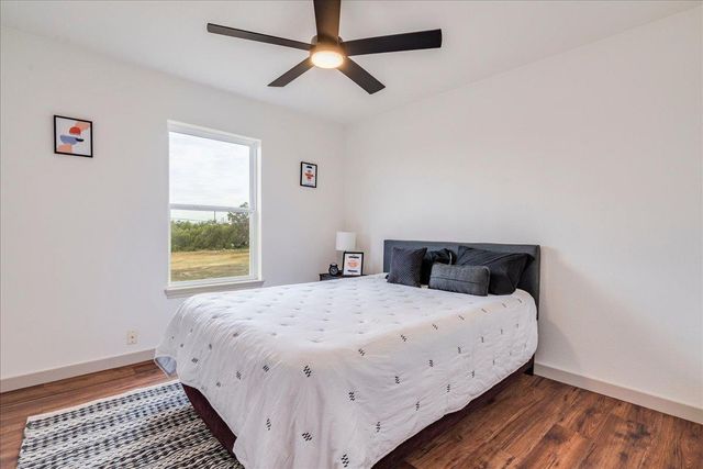 1102 N Austin Ave, Georgetown, TX 78626