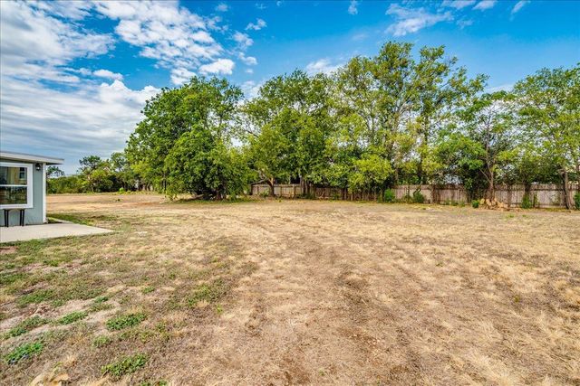 1102 N Austin Ave, Georgetown, TX 78626