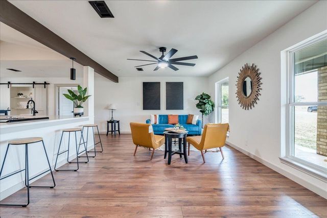 1102 N Austin Ave, Georgetown, TX 78626