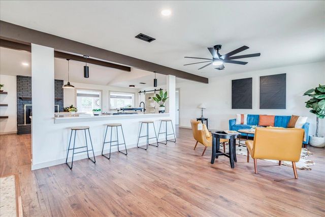 1102 N Austin Ave, Georgetown, TX 78626
