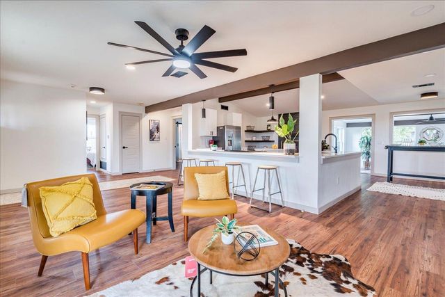 1102 N Austin Ave, Georgetown, TX 78626