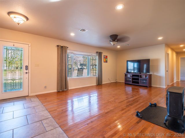 717 S 17th Street, Mcalester, OK 74501