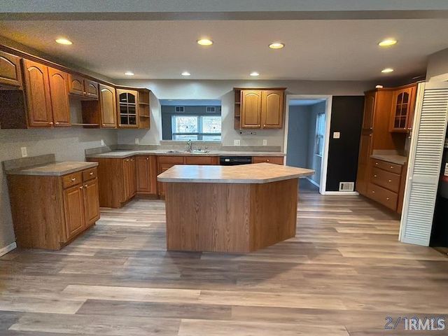 7601 Eichele Drive, Evansville, IN 47712