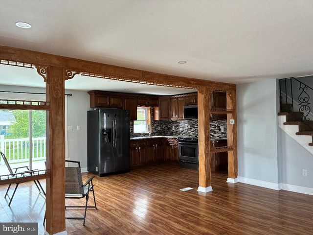 121 WALNUT AVE, Croydon, PA 19021