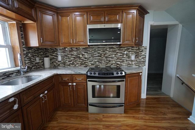 121 WALNUT AVE, Croydon, PA 19021