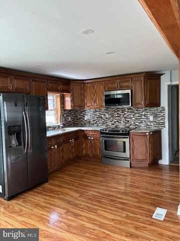 121 WALNUT AVE, Croydon, PA 19021