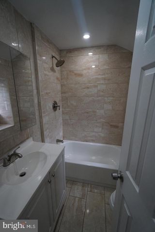 121 WALNUT AVE, Croydon, PA 19021