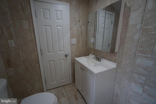 121 WALNUT AVE, Croydon, PA 19021