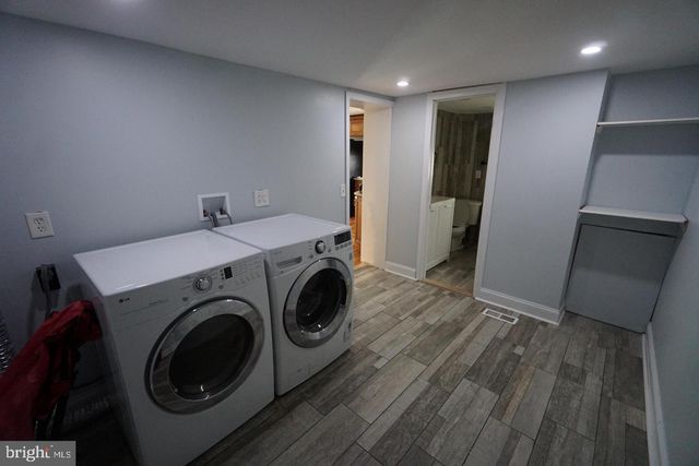 121 WALNUT AVE, Croydon, PA 19021