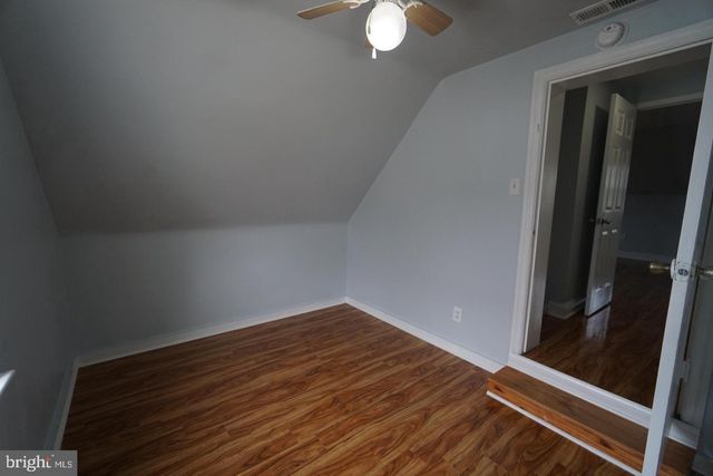 121 WALNUT AVE, Croydon, PA 19021