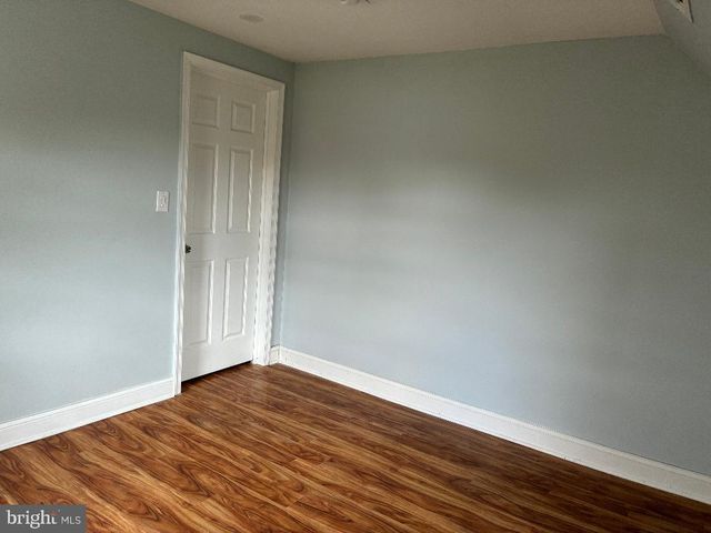 121 WALNUT AVE, Croydon, PA 19021