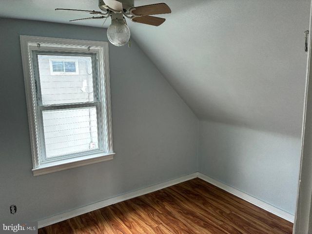 121 WALNUT AVE, Croydon, PA 19021