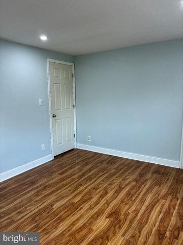 121 WALNUT AVE, Croydon, PA 19021