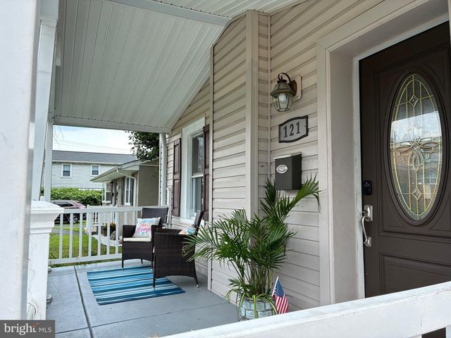 121 WALNUT AVE, Croydon, PA 19021