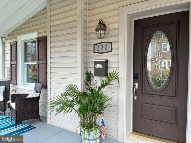 121 WALNUT AVE, Croydon, PA 19021