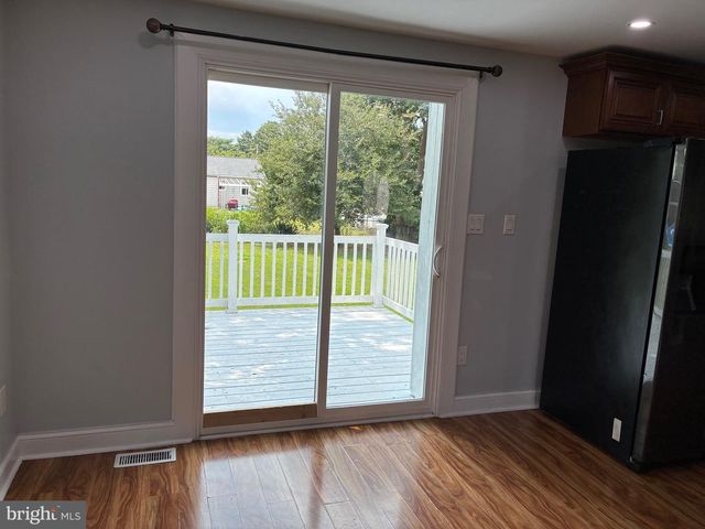 121 WALNUT AVE, Croydon, PA 19021