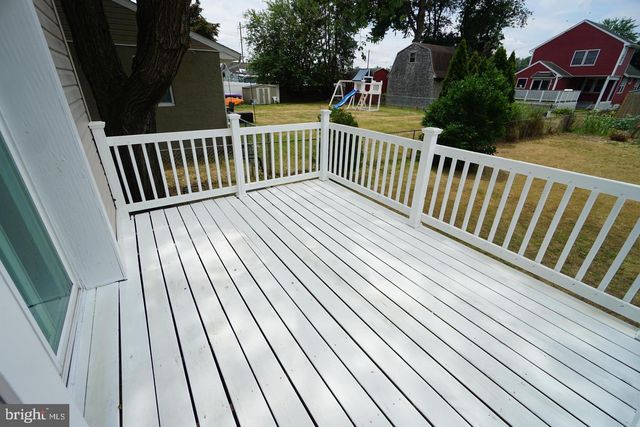 121 WALNUT AVE, Croydon, PA 19021