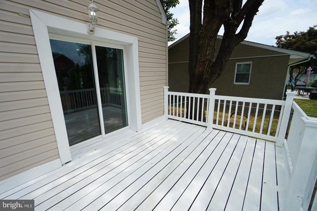 121 WALNUT AVE, Croydon, PA 19021