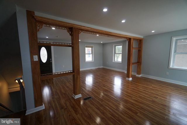 121 WALNUT AVE, Croydon, PA 19021