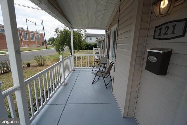 121 WALNUT AVE, Croydon, PA 19021