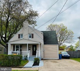 121 WALNUT AVE, Croydon, PA 19021