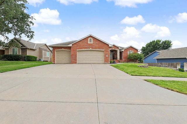 1013 E Pembrook Rd, Derby, KS 67037