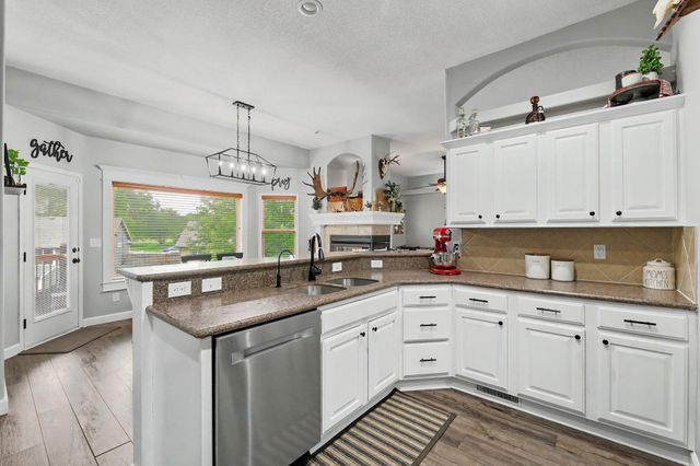 1013 E Pembrook Rd, Derby, KS 67037