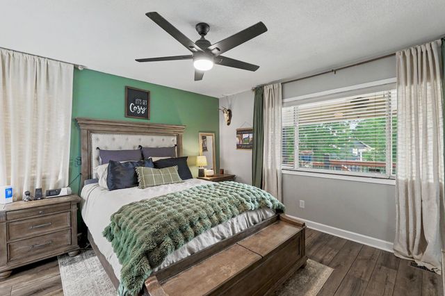 1013 E Pembrook Rd, Derby, KS 67037