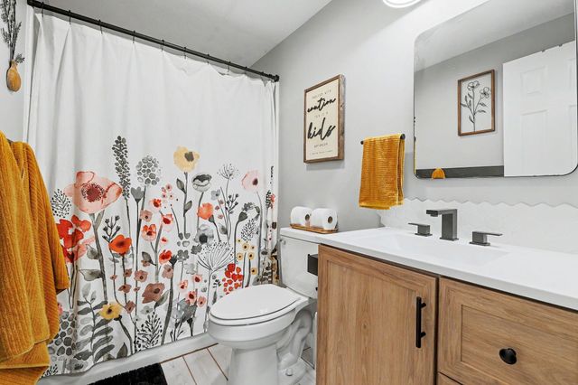 1013 E Pembrook Rd, Derby, KS 67037