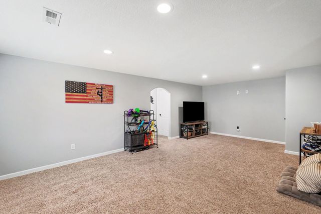 1013 E Pembrook Rd, Derby, KS 67037