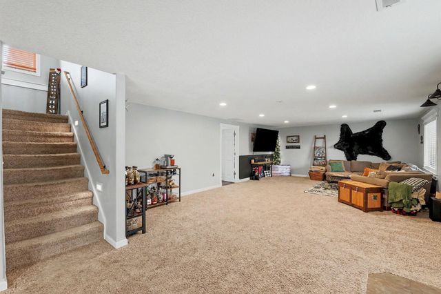 1013 E Pembrook Rd, Derby, KS 67037