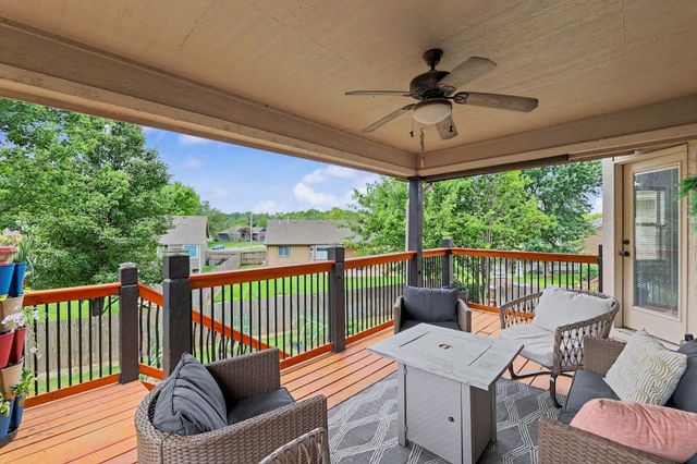 1013 E Pembrook Rd, Derby, KS 67037