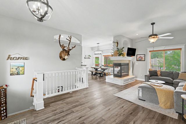 1013 E Pembrook Rd, Derby, KS 67037
