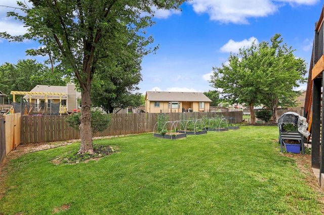 1013 E Pembrook Rd, Derby, KS 67037