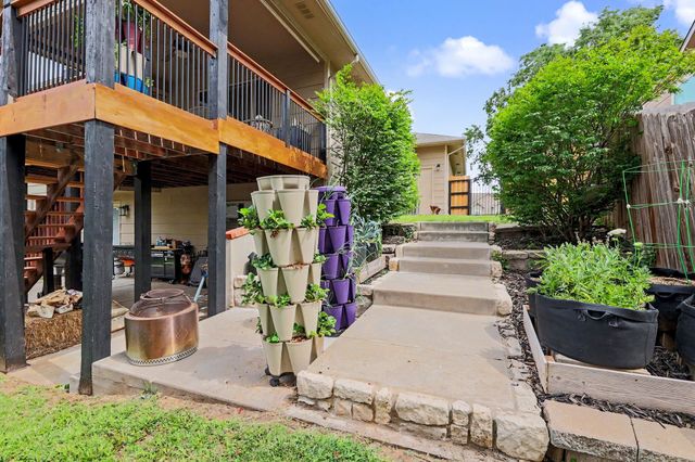 1013 E Pembrook Rd, Derby, KS 67037