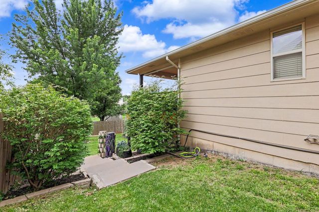 1013 E Pembrook Rd, Derby, KS 67037