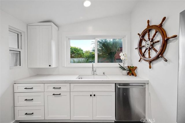 271 Rose Lane, Costa Mesa, CA 92627