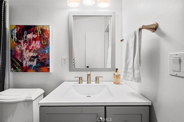 271 Rose Lane, Costa Mesa, CA 92627