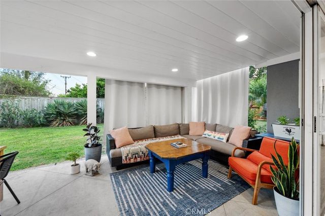 271 Rose Lane, Costa Mesa, CA 92627