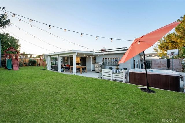 271 Rose Lane, Costa Mesa, CA 92627