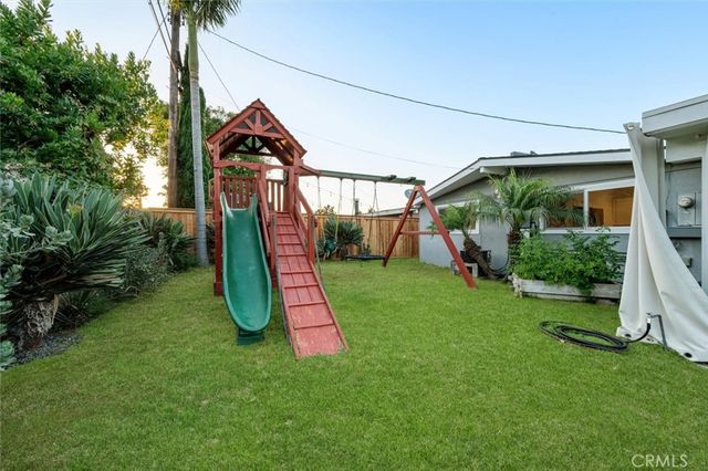 271 Rose Lane, Costa Mesa, CA 92627