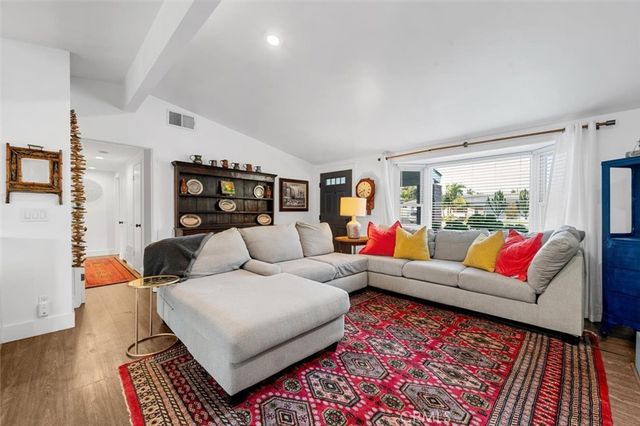 271 Rose Lane, Costa Mesa, CA 92627