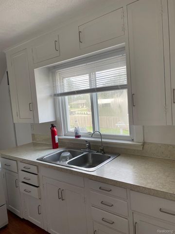 7562 Miller Road, Swartz Creek, MI 48473