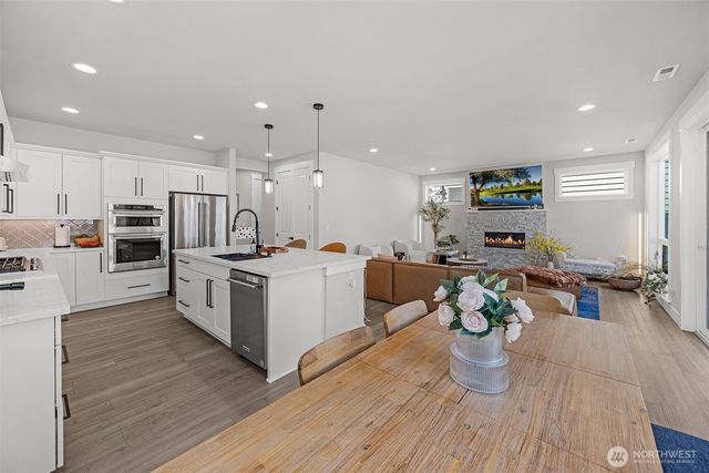 1021 169th Place SW, Lynnwood, WA 98037
