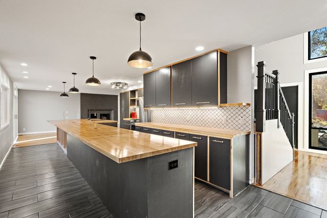 2090 SE Browns Woods Ridge, West Des Moines, IA 50265